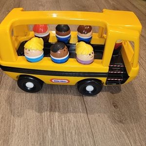 Vintage little tikes school bus with 7 tottle tots
